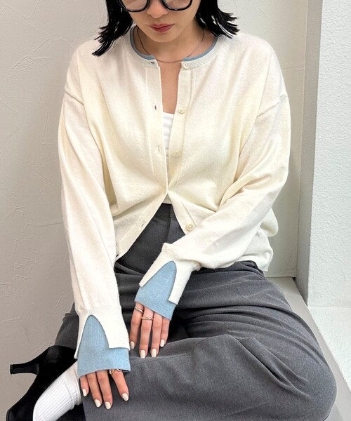 fredy emue（フレディエミュ）の「レイヤード風配色カーディガン（カーディガン/ボレロ・レディース・オフホワイト/ネイビー/グレー・38）」の15枚目の写真