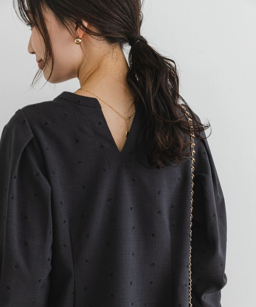 F by ROSSO（エフバイロッソ）の「F by ROSSO　ハート刺繍2WAYブラウス（シャツ/ブラウス・レディース・チャコールグレー/ブラック・FREE）」の21枚目の写真