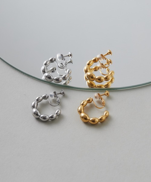 ciite' surgical stainless（シーテサージカルステンレス）の「【 金属アレルギー対応 】  ミニボール ニュアンスイヤリング サージカルステンレス   (両耳用)（イヤリング・レディース・ゴールド/シルバー・FREE）」の6枚目の写真