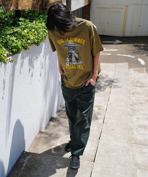 roial（ロイアル）の「DESIGN TEE/ROIAL(ロイアル)スタンダードフィットベイビープリント半袖Tシャツ（Tシャツ/カットソー・メンズ・カーキ/ホワイト・LARGE/MEDIUM）」の10枚目の写真