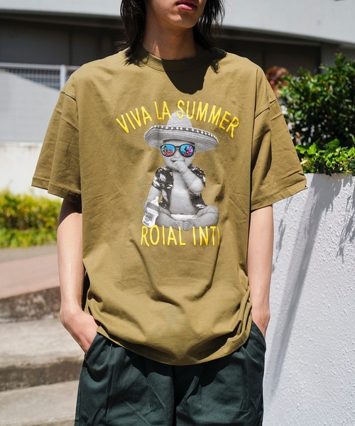 roial（ロイアル）の「DESIGN TEE/ROIAL(ロイアル)スタンダードフィットベイビープリント半袖Tシャツ（Tシャツ/カットソー・メンズ・カーキ/ホワイト・LARGE/MEDIUM）」の16枚目の写真