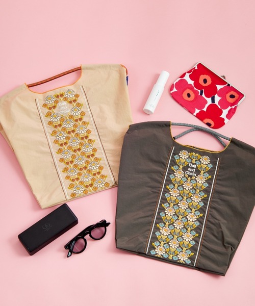 Ball&Chain（ボールアンドチェーン）の「[BALL&CHAIN/ボールアンドチェーン] FLOWER LINE 刺繍デザインナイロントートバッグ（トートバッグ・レディース・チャコールグレー/ベージュ・M）」の3枚目の写真