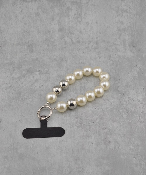 BROTHERHOOD（ブラザーフッド）の「【BROTHERHOOD】Big Ball Black acrylic Combi Color Chain Wrist Strap（スマホグッズ・レディース・ブラック/ホワイト・FREE）」の2枚目の写真