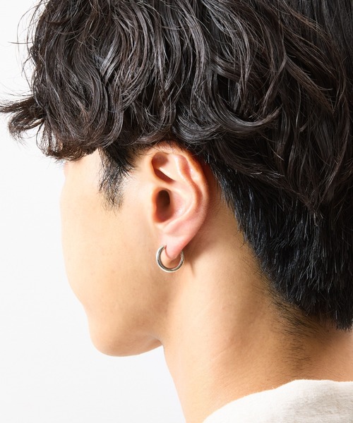 And A(アンドエー)の「And A アンドエー / SILVER925 MEDIUM HOOP PIERCE シルバー925ミディアムフープピアス(片耳用) / AA-A24U005(ピアス(片耳用)・メンズ・シルバー・MEDIUM)」の14枚目の写真