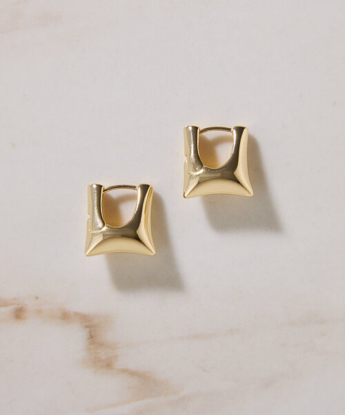 PAPILLONNER(パピヨネ)の「スクエアワンタッチフープピアス(ピアス(両耳用)・レディース・シルバー/ゴールド・FREE)」の1枚目の写真