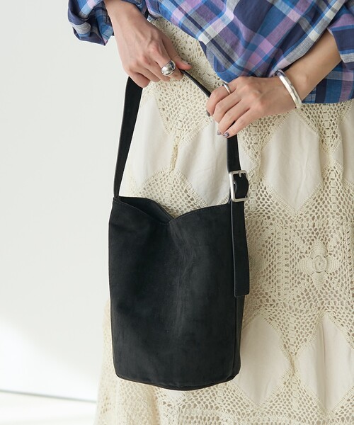 【BERSHKA】スタッズ付きフェイクスエードバッグ 4130/626/712 BERSHKA】スタッズ付きフェイクスエードバッグ 4130/626/712