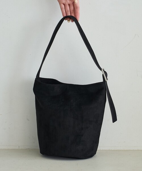 【BERSHKA】スタッズ付きフェイクスエードバッグ 4115/175/700 Faux suede bag with fringing - Women | Bershka