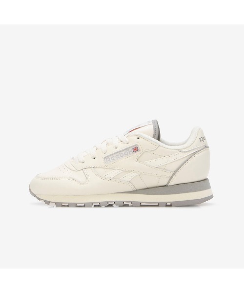 Kinetics(キネティクス)の「Reebok CLASSIC LEATHER 1983 VINTAGE(リーボック クラシックレザー 1983 ヴィンテージ)(スニーカー・メンズ・ホワイト系1/ホワイト系2・23cm/23.5cm/24cm/24.5cm/25cm/25.5cm/26cm/26.5cm/27cm/27.5cm/28cm/28.5cm/29cm)」の5枚目の写真