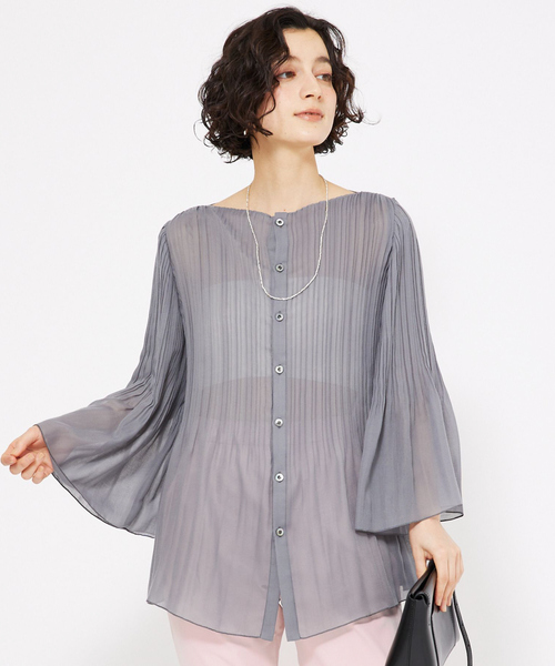 qualite(カリテ)の「ランダムプリーツフレアーブラウス/春服/オフィスカジュアル/シアーシャツ(シャツ/ブラウス・レディース・オフホワイト/チャコールグレー・フリー)」の2枚目の写真