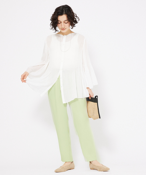 qualite(カリテ)の「ランダムプリーツフレアーブラウス/春服/オフィスカジュアル/シアーシャツ(シャツ/ブラウス・レディース・オフホワイト/チャコールグレー・フリー)」の3枚目の写真