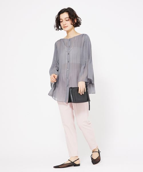 qualite(カリテ)の「ランダムプリーツフレアーブラウス/春服/オフィスカジュアル/シアーシャツ(シャツ/ブラウス・レディース・オフホワイト/チャコールグレー・フリー)」の4枚目の写真