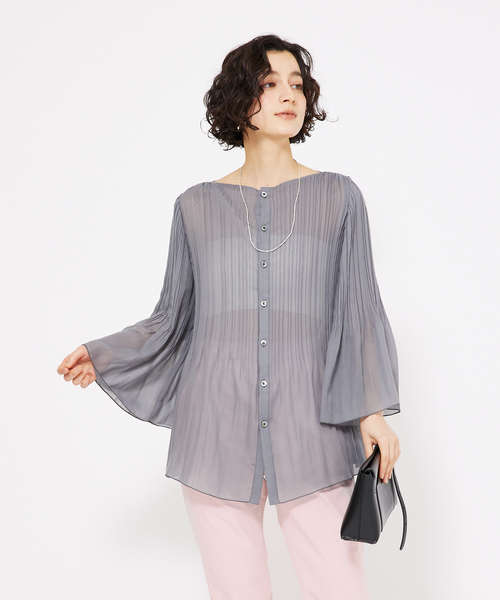 qualite(カリテ)の「ランダムプリーツフレアーブラウス/春服/オフィスカジュアル/シアーシャツ(シャツ/ブラウス・レディース・オフホワイト/チャコールグレー・フリー)」の5枚目の写真