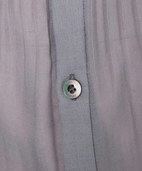 qualite(カリテ)の「ランダムプリーツフレアーブラウス/春服/オフィスカジュアル/シアーシャツ(シャツ/ブラウス・レディース・オフホワイト/チャコールグレー・フリー)」の10枚目の写真