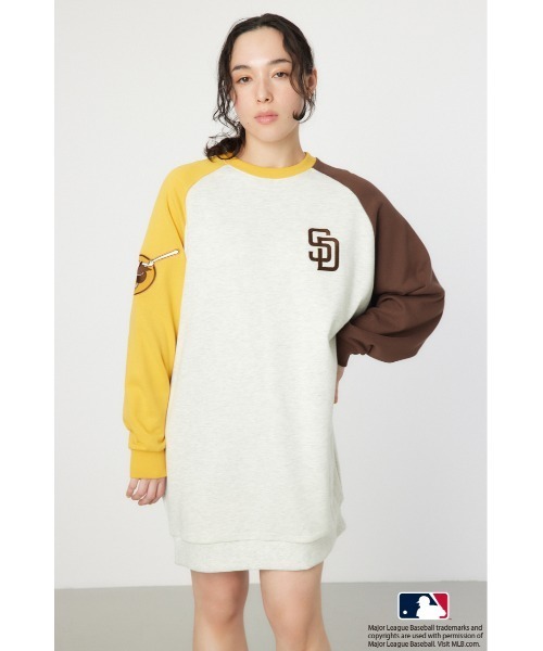 RODEO CROWNS WIDE BOWL(ロデオクラウンズワイドボウル)の「MLBラグランスウェットワンピース(ワンピース・レディース・オフホワイト/ネイビー/グレー×ホワイト・FREE)」の16枚目の写真