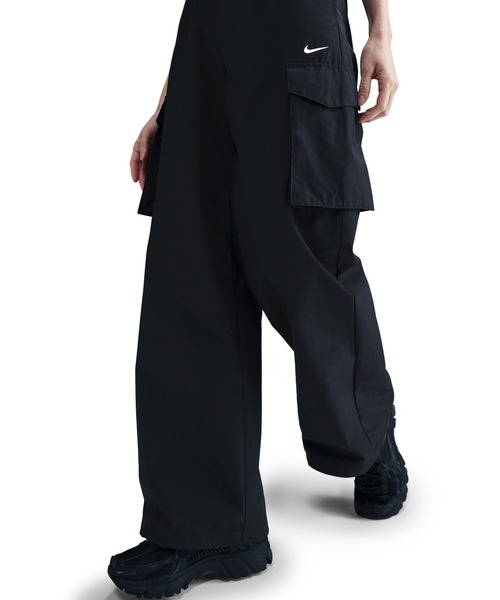 NIKE（ナイキ）の「NIKE WMNS EVRTHNG WVN MR CRGO P HM6977（カーゴパンツ・レディース・ブラウン/ブラック・XS/S）」の2枚目の写真