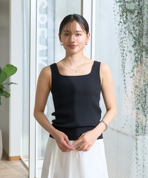 Rouge vif（ルージュヴィフ）の「スクエアネックリブタンクトップ（タンクトップ・レディース・オフホワイト/ブラック/ベージュ・フリー）」の5枚目の写真