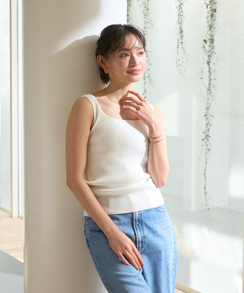 Rouge vif（ルージュヴィフ）の「スクエアネックリブタンクトップ（タンクトップ・レディース・オフホワイト/ブラック/ベージュ・フリー）」の10枚目の写真