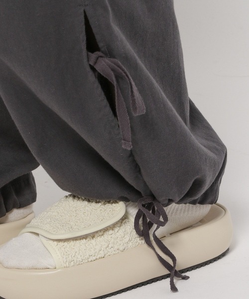 niko and...（ニコアンド）の「レイヤードライクスリットパンツ（その他パンツ・レディース・ブラック/アイボリー/カーキ/イエロー・FREE）」の22枚目の写真