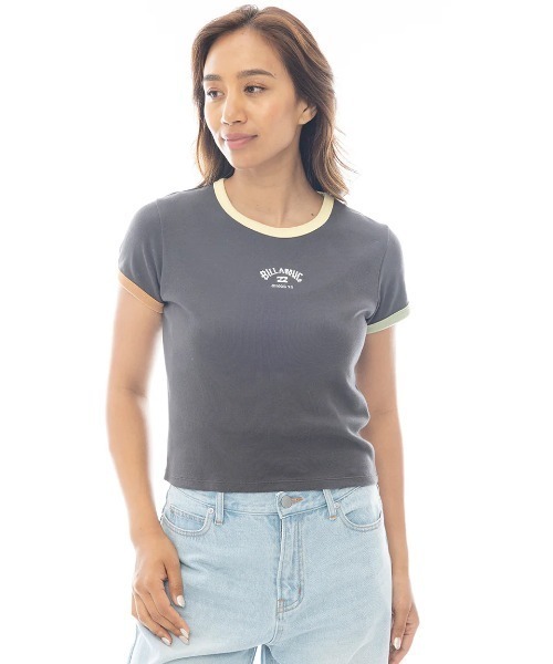 BILLABONG(ビラボン)の「BILLABONG レディース RINGER BABY FIT TEE Tシャツ 【2025年春夏モデル】ビラボンロゴバインダーネックリンガー半袖Tシャツ(Tシャツ/カットソー・レディース・ホワイト/オフホワイト・MEDIUM)」の1枚目の写真