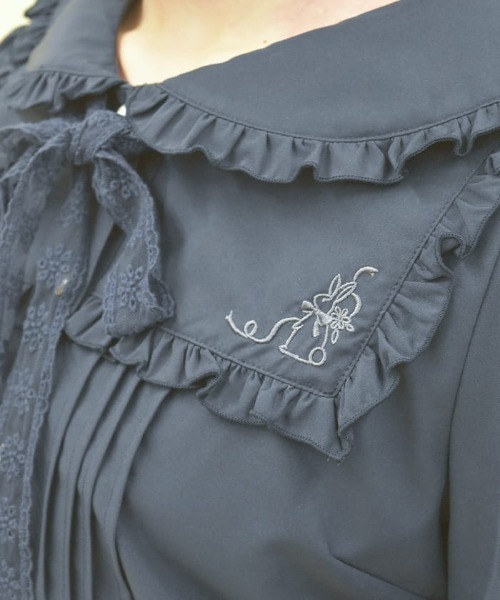 axes femme POETIQUE（アクシーズファムポエティック）の「バブーシュカ付ウサギ刺繍ブラウス（シャツ/ブラウス・レディース・ピンク/キナリ/ネイビー・MEDIUM）」の8枚目の写真
