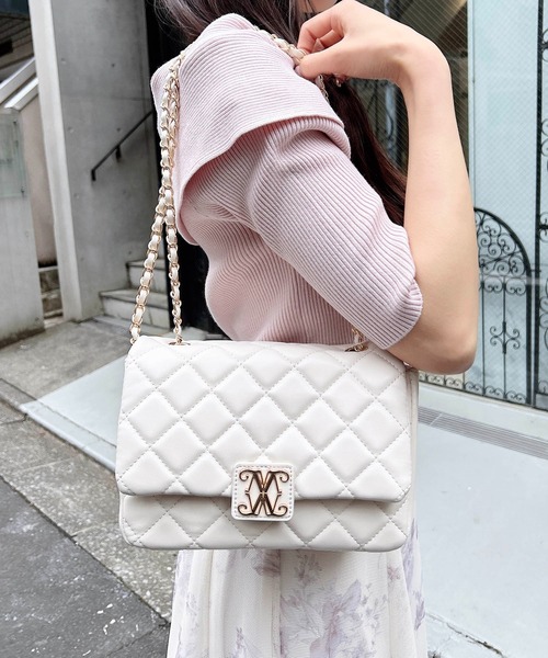 INGNI（イング）の「エンブレム付キルティングショルダーバッグ（ショルダーバッグ・レディース・ブラック/オフホワイト/ピンク/ピンクベージュ・-）」の5枚目の写真