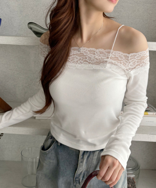 Ada.(エイダ)の「レース切り替え オフショル カットソー(Tシャツ/カットソー・レディース・ブラック/ホワイト・FREE)」の5枚目の写真