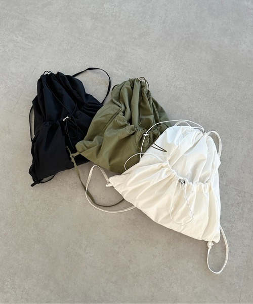 apres jour mignon(アプレジュールミニョン)の「【apresjour mignon×ARIAZ】ドロストナップザック(バックパック/リュック・レディース・ホワイト/カーキ/ブラック・ONESIZE)」の4枚目の写真