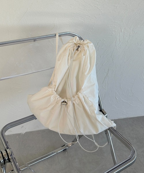 apres jour mignon(アプレジュールミニョン)の「【apresjour mignon×ARIAZ】ドロストナップザック(バックパック/リュック・レディース・ホワイト/カーキ/ブラック・ONESIZE)」の5枚目の写真