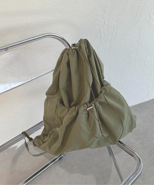apres jour mignon(アプレジュールミニョン)の「【apresjour mignon×ARIAZ】ドロストナップザック(バックパック/リュック・レディース・ホワイト/カーキ/ブラック・ONESIZE)」の6枚目の写真