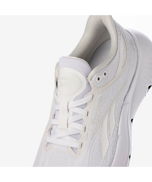 Reebok(リーボック)の「ジグ二ション / ZIGNITION(スニーカー・レディース・ホワイト/ブラック・22.5cm/23.0cm/23.5cm/24.5cm/24.0cm/25.0cm/25.5cm/26.0cm)」の16枚目の写真