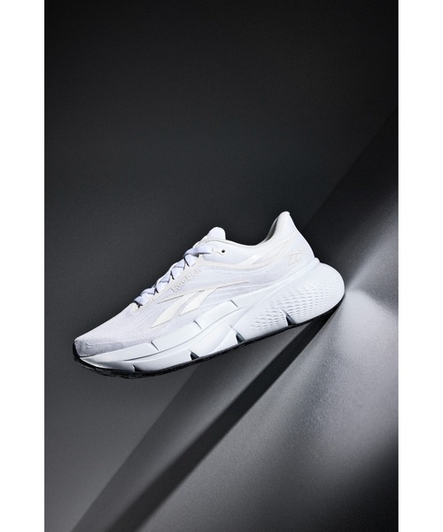 Reebok(リーボック)の「ジグ二ション / ZIGNITION(スニーカー・レディース・ホワイト/ブラック・22.5cm/23.0cm/23.5cm/24.5cm/24.0cm/25.0cm/25.5cm/26.0cm)」の3枚目の写真