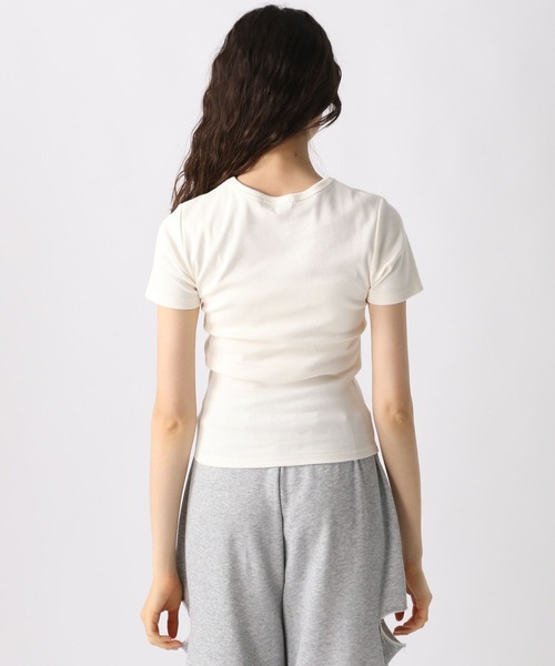 FOREVER 21（フォーエバー トゥエンティーワン）の「【2025SS】リブコンパクトＴシャツ（Tシャツ/カットソー・レディース・オフホワイト/ブラック/イエロー/ブルー・MEDIUM/SMALL）」の13枚目の写真