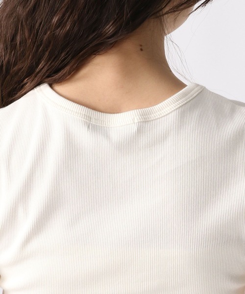 FOREVER 21（フォーエバー トゥエンティーワン）の「【2025SS】リブコンパクトＴシャツ（Tシャツ/カットソー・レディース・オフホワイト/ブラック/イエロー/ブルー・MEDIUM/SMALL）」の12枚目の写真