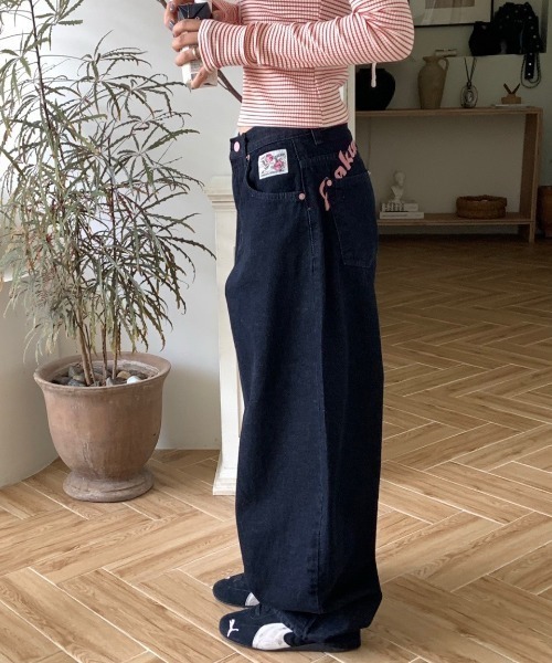 UP START（アップスタート）の「【LAMPOON】ヒップ刺繍バルーンデニムパンツ（デニムパンツ・レディース・ブラック・LARGE/SMALL/MEDIUM）」の16枚目の写真