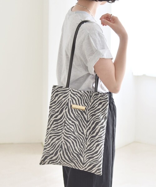 quaranciel（カランシエル）の「quaranciel: 2way アニマル トートバッグ（トートバッグ・レディース・キャメル/チャコールグレー/ブラック・ONE SIZE）」の4枚目の写真