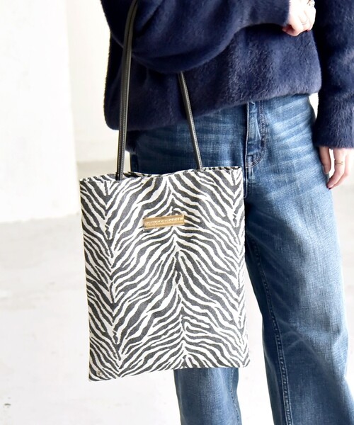 quaranciel（カランシエル）の「quaranciel: 2way アニマル トートバッグ（トートバッグ・レディース・キャメル/チャコールグレー/ブラック・ONE SIZE）」の6枚目の写真