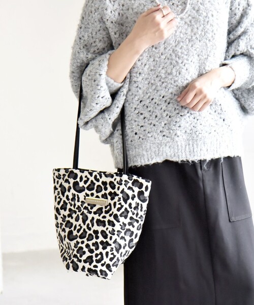 quaranciel（カランシエル）の「quaranciel: 2way アニマル トートバッグ（トートバッグ・レディース・キャメル/チャコールグレー/ブラック・ONE SIZE）」の17枚目の写真