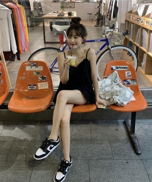 Mejoul（メジュール）の「フリルビスチェチュニック ドット柄 ティアード アウトキャミ ストラップ調整可能（キャミソール・レディース・ホワイト/ブラック・F）」の3枚目の写真