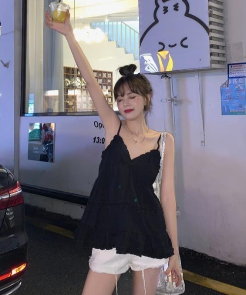 Mejoul（メジュール）の「フリルビスチェチュニック ドット柄 ティアード アウトキャミ ストラップ調整可能（キャミソール・レディース・ホワイト/ブラック・F）」の13枚目の写真