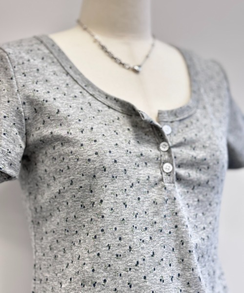 Y2K SYNAPSE FACTORY(ワイツーケー シナプスファクトリー)の「【ボタニカルフラワー】ヘンリーネック半袖Tシャツ(Tシャツ/カットソー・レディース・グレー/ホワイト/クリーム・FREE)」の12枚目の写真