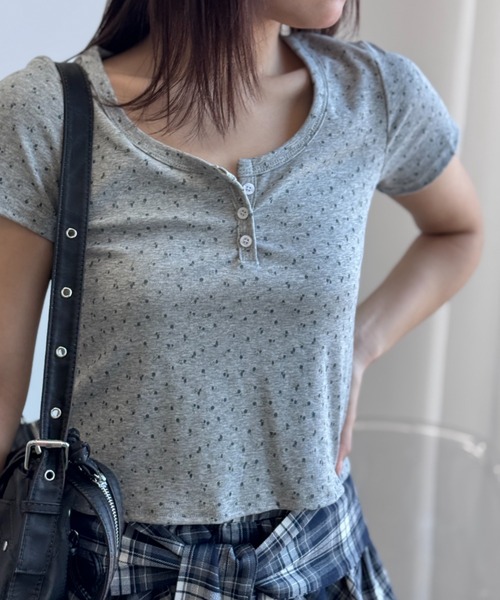 Y2K SYNAPSE FACTORY(ワイツーケー シナプスファクトリー)の「【ボタニカルフラワー】ヘンリーネック半袖Tシャツ(Tシャツ/カットソー・レディース・グレー/ホワイト/クリーム・FREE)」の4枚目の写真