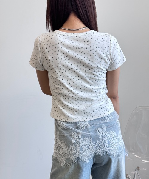 Y2K SYNAPSE FACTORY(ワイツーケー シナプスファクトリー)の「【ボタニカルフラワー】ヘンリーネック半袖Tシャツ(Tシャツ/カットソー・レディース・グレー/ホワイト/クリーム・FREE)」の8枚目の写真