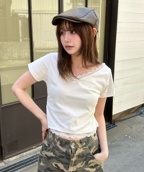 RAY CASSIN（レイカズン）の「レースVネックギャザーコンパクトT（Tシャツ/カットソー・レディース・ホワイト/ライトグレー/ピンク/ネイビー・FREE）」の2枚目の写真