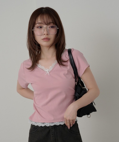 RAY CASSIN（レイカズン）の「レースVネックギャザーコンパクトT（Tシャツ/カットソー・レディース・ホワイト/ライトグレー/ピンク/ネイビー・FREE）」の4枚目の写真