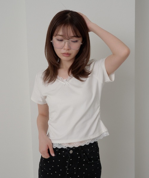 RAY CASSIN（レイカズン）の「レースVネックギャザーコンパクトT（Tシャツ/カットソー・レディース・ホワイト/ライトグレー/ピンク/ネイビー・FREE）」の5枚目の写真