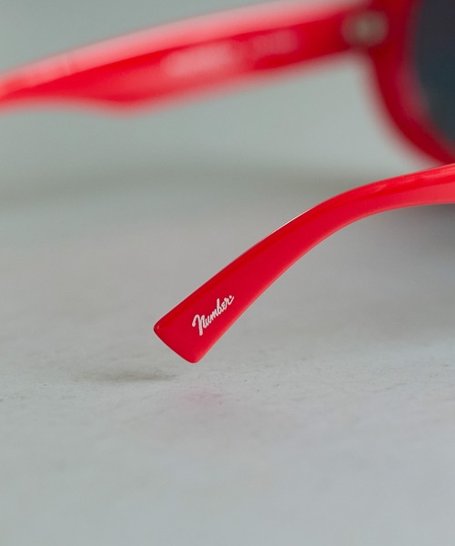 NUMBER (N)INE(ナンバーナイン)の「BIG FRAME SUNGLASSES / ビッグ ラウンド フレーム サングラス - UVカット -(サングラス・メンズ・ホワイト/ブラック/レッド・FREE)」の5枚目の写真