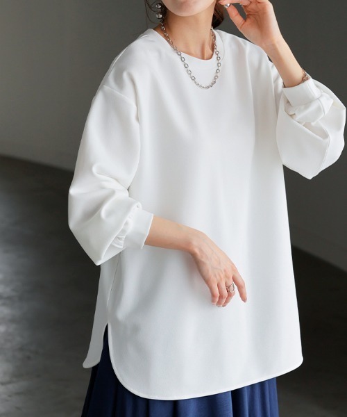 HUG.U（ハグユー）の「シワになりにくいきれいめロンT（Tシャツ/カットソー・レディース・ブラック/ホワイト/ブルー/イエロー/スモークピンク/ネイビー/グレイッシュベージュ・FREE）」の2枚目の写真