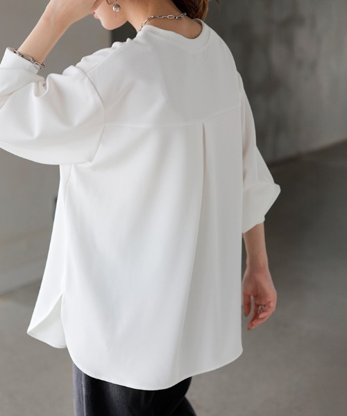 HUG.U（ハグユー）の「シワになりにくいきれいめロンT（Tシャツ/カットソー・レディース・ブラック/ホワイト/ブルー/イエロー/スモークピンク/ネイビー/グレイッシュベージュ・FREE）」の20枚目の写真