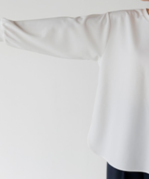 HUG.U（ハグユー）の「シワになりにくいきれいめロンT（Tシャツ/カットソー・レディース・ブラック/ホワイト/ブルー/イエロー/スモークピンク/ネイビー/グレイッシュベージュ・FREE）」の19枚目の写真