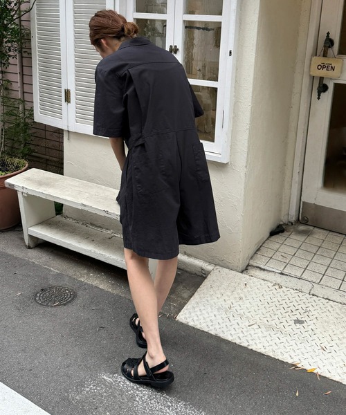 CANAL JEAN（キャナルジーン）の「El mar　半袖ミニジャンプスーツ（つなぎ/オールインワン・レディース・チャコールグレー/ベージュ・ONE SIZE）」の5枚目の写真